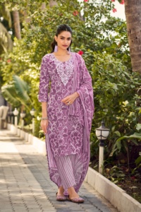 Costume ethnique en coton indien de haute qualité avec Dupatta imprimé de créateur pour la collection de vêtements d'été disponible au meilleur prix - Product Image 3