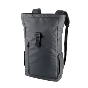 Zaino Personalizzato Troika Nero con Chiusura Roll Top e Accessori Personalizzati per Promozioni - Product Image 5