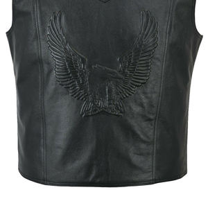 Chaleco de cuero personalizable para hombre con logotipo, transpirable y cómodo para uso al aire libre en invierno, con decoración de botones - Product Image 5