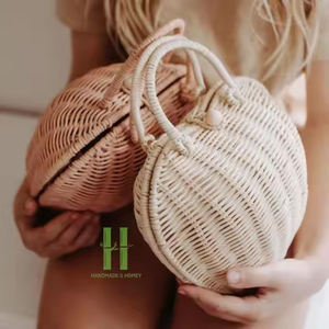 Cesta de corazón natural de ratán BABI natural tejida a mano más vendida para niños Diseños OEM Personalizar tamaños de fábrica de Vietnam - Product Image 3