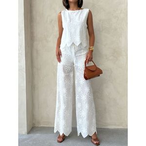 Pantalones Bordados para Mujer, Elegantes y con Detalles de Bordado Intrincado - Product Image 2