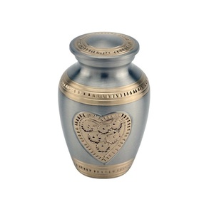 Urne funéraire en laiton de haute qualité gravée à la main Design Vintage souvenir gravée urne en laiton - Product Image 6