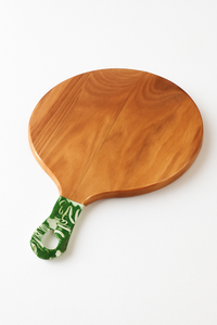 Plateau de service rond en bois avec manche en bois foncé et finition émaillée Planche décorative élégante pour servir des fruits et du fromage - Product Image 6