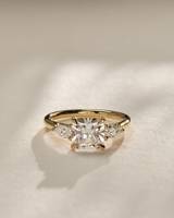 Bague en or 14 carats avec diamant de laboratoire taille coussin 1,50 carat VS1 certifié IGI, trois pierres et pierre poire latérale, idéale pour les fêtes, les propositions et les fiançailles