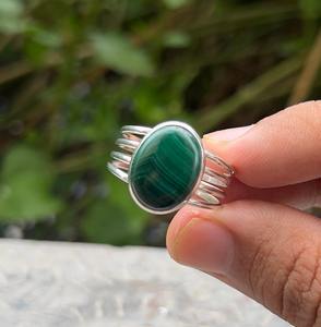 Bague d'éternité en vermeil en argent sterling 925 faite à la main Design classique unique avec sertissage de pierres précieuses en malachite naturelle - Product Image 4