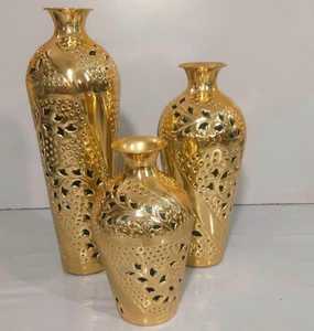 Elegante maceta de aluminio que aporta un estilo contemporáneo, ligereza, durabilidad y estética limpia a los diseños de plantas. - Product Image 3