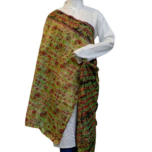 Estolas de Alta Calidad para Mujer, Fabricadas en India, Hechas a Mano, de Algodón Kantha de Lujo, Reversibles, de Seda, en Venta - Product Image 4
