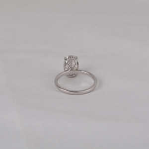 Bague de fiançailles plaquée or blanc massif 18 carats, style classique de luxe, sertissage clos, diamant de laboratoire taille ovale, certifié IGI - Product Image 3