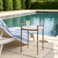 Table d'appoint ronde moderne en marbre avec structure métallique, table d'appoint de luxe, table de chevet en marbre blanc, mobilier d'hôtel contemporain OEM ODM