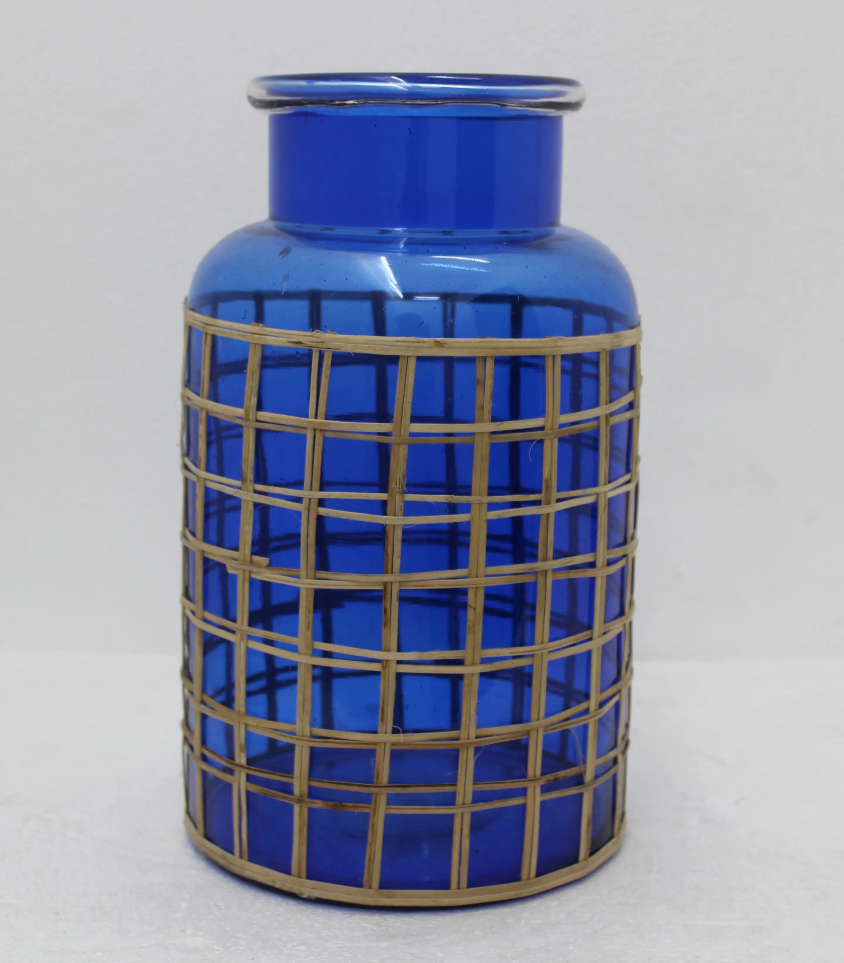 भंडारण क्लासिक शैली के लिए थोक जार हाथ से अनुकूलित स्पष्ट मिनी कांच की बोतल के आसपास लक्जरी नीले रंग का