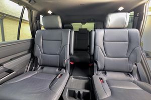 Toyota Sequoier Platinum 4x4 2023 con Techo Corredizo, Faros Delanteros, Cámara Trasera de 360°, Asientos Eléctricos - Product Image 2