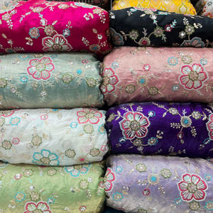 "Tissu de broderie en polyester 100% de qualité supérieure pour l'artisanat de vêtements, la décoration intérieure et les vêtements de mariée doux et durables - Product Image 1