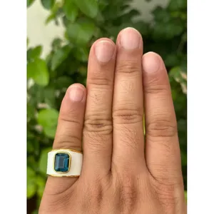 Bague en argent 925 avec topaze bleue de Londres, taille émeraude, sertie de diamants en clos, forme marquise géométrique, rhodiée, pour usage quotidien, certifiée IGI - Product Image 4