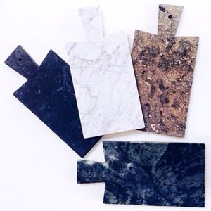 Planche à découper en marbre massif pour la préparation quotidienne des aliments, offrant une surface hygiénique et un nettoyage facile - Product Image 6