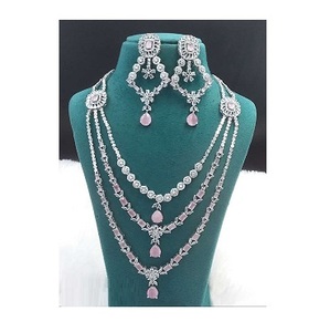 Vente en gros d'ensemble de bijoux publicitaires classiques les plus vendus conçus avec des détails pour des occasions mémorables en laiton d'Inde - Product Image 2