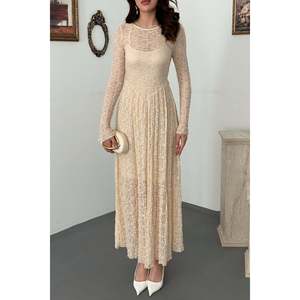 Robe en dentelle à manches longues doublée de couleur blanc cassé - Ecru - Product Image 4