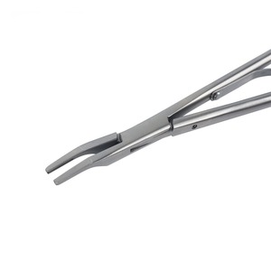 Pinzas Quirúrgicas Profesionales de Acero Inoxidable de Alta Calidad con Mordazas Serradas y Mango Ergonómico con Acción de Resorte - Product Image 5