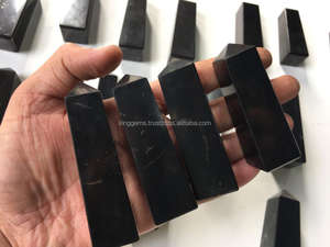 Tour en Shungite Noire Naturelle Russe de Qualité Supérieure, Polie et Sculptée à la Main, Pierre Semi-Précieuse Artisanale pour le Feng Shui (Vente en Gros) - Product Image 2