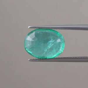 มรกตธรรมชาติรับรองโดย IGI ขายส่งพลอยเม็ดเดี่ยว 6.11 กะรัต รูปทรงวงรี 14x10 มม. สีเขียวพรีเมียม ขัดเงา/เคลือบน้ำมัน 6 มม. - Product Image 3