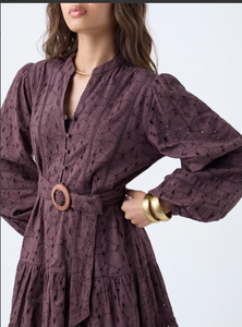 LOV Vestido escalonado de algodón Schiffli marrón oscuro con cinturón - Product Image 3