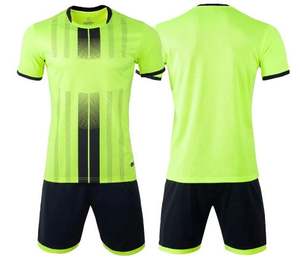 Nouvelle arrivée d'uniformes de football pour hommes avec logo personnalisé, uniforme de football respirant à prix réduit au meilleur design - Product Image 4