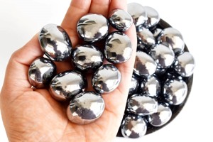 Shungite naturelle polie en gros, qualité Elite, 1 kg de pierres roulées, pierres de guérison polies pour la décoration et la méditation - Product Image 4