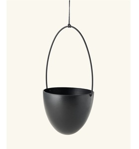 Pot de jardinières suspendues de décoration de jardin extérieur de forme ronde en métal avec support de fleur de jardinière murale à chaîne. - Product Image 1