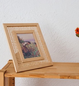 Cadre en rotin durable fabriqué à la main en Inde pour le salon ou le bureau et la chambre à coucher disponibles à la vente - Product Image 3