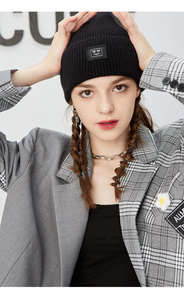 หมวกบีนนี่ใส่ได้ทั้งชายและหญิงสำหรับฤดูหนาวและหญิงบีนนี่ Y2K บีนนี่พิมพ์ลายสีทึบแผ่นหนังปัก3D ผ้าขนสัตว์อบอุ่นถักแบบพับติดโลโก้ได้ตามต้องการสำหรับผู้ใหญ่ - Product Image 4