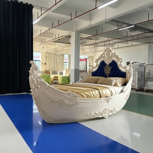 Letto barca <span class=keywords><strong>galeone</strong></span> bianco di lusso con tappezzeria in velluto blu e ricami in <span class=keywords><strong>oro</strong></span> per Villa & Hotel - Product Image 1