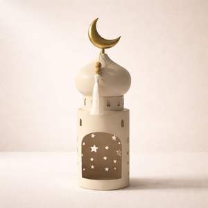 Lanterne en métal finition or crème en forme de croissant d'étoile avec pompon, lumière douce de bougie, élégante décoration de la maison pour le Ramadan et l'Aïd, et cadeaux - Product Image 1