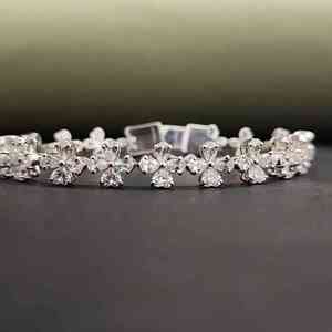 กำไลข้อมือเพชรทรงลูกแพร์ 5 กะรัต เพชรเลี้ยงในห้องปฏิบัติการ ดีไซน์ทันสมัย ทองคำขาว 18K สำหรับผู้หญิง เหมาะเป็นของขวัญวันวาเลนไทน์ - Product Image 1