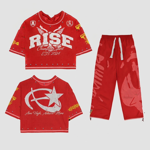 Ensemble t-shirt et pantalon en coton mesh 240 GSM rouge avec impressions graphiques et strass, logo personnalisé, 2 pièces, pour homme - Product Image 1