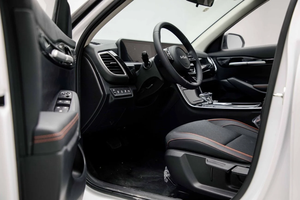 Casi nuevo, precio asequible, 2025, Blanco K - Seltos Premium 1.5L FWD SUV Automático, Cuero, Techo Panorámico, Listo para enviar - Product Image 3