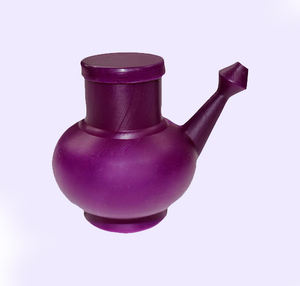 Plastic Neti Pot para meditación Yoga Fácil de usar y terapia efectiva Hecho EN LA India - Product Image 1