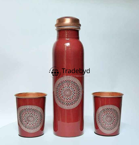 Botella de cobre puro con diseño minimalista para la hidratación del bienestar y el estilo de vida use Tradebyd - Product Image 3