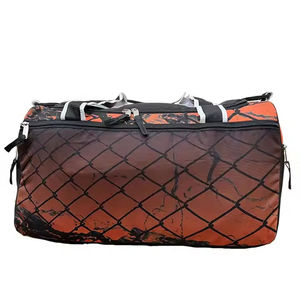 Grand sac de voyage imperméable pour les activités de plein air, design durable et léger avec bandoulière confortable - Product Image 1