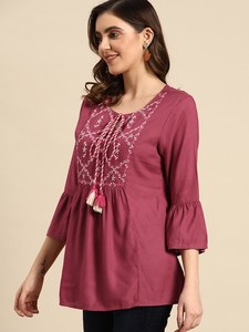 Ropa Étnica Premium para Mujer, Kurti de Viscosa con Diseño Tejido, Cuello con Lazos, Mangas Campana, Bordado en el Pecho, Kurtis Ramas, Estilo Casual de Verano - Product Image 2