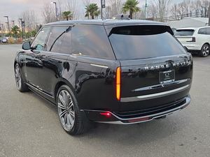 Splendido Land Rover Range Rover AutoP400 SE AWD Nero 2024 Usato con Sedili in Pelle, Tetto Apribile, SUV di Qualità al Miglior Prezzo - Product Image 3