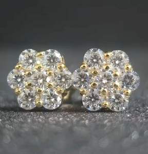 Lujosos pendientes de diamantes chapados en oro para mujer con acabado pulido experto piedras cultivadas en laboratorio 5-6 gramos estilo indio - Product Image 4