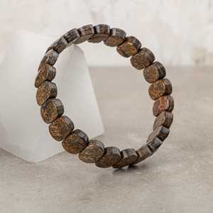Bracelet en pierre naturelle de bronzite à coupe large - Product Image 5