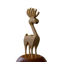Sculpture de bison en bois sculpté à la main Figurine animale en bois de teck moderne décor de bureau à domicile Statue de buffle à collectionner en vente