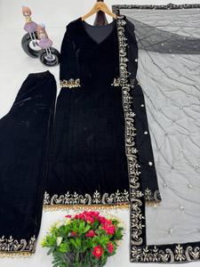 Vêtements de mariage de créateur, look indien, ethnique, velours pur lourd avec séquence de broderie, haut de travail, pantalon et bordure en dentelle fantaisie Dupatta - Product Image 5