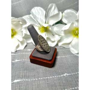 Anillo de Plata de Ley para Hombre Hecho por Artesanos Navajo, Talla 11.25, Estilo Étnico, Patrón Geométrico, Bañado en Rodio, Engaste Invisible, Uso Diario - Product Image 2