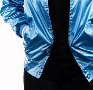 Chaqueta estampada personalizada de poliéster a prueba de viento con cremallera de satén de seda de manga larga transpirable acolchado ligero Premium chaqueta de mujer - Product Image 4