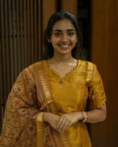 Avec une belle décoration avec des impressions de conception culturelle du sud en tissu de soie pure BANARASI Kurti Bottom & Dupatta Set à vendre - Product Image 2