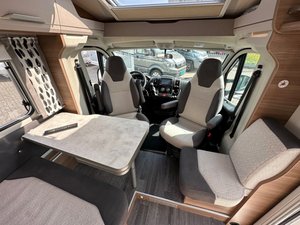 Knaus Van Ti 650 MEG Moderna Caravana Mini 4x4 Ligera y Elegante, Autocaravana Todoterreno con Capacidad para 4 Personas - Product Image 5