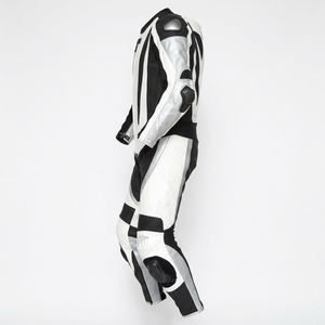 Combinaison de moto personnalisable noire et blanche, conçue avec des zones de protection textiles durables, ajustement confortable, fonctionnalités complètes - Product Image 4