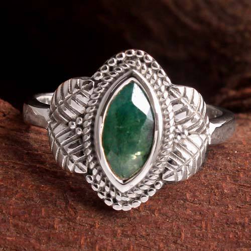 สีเขียว