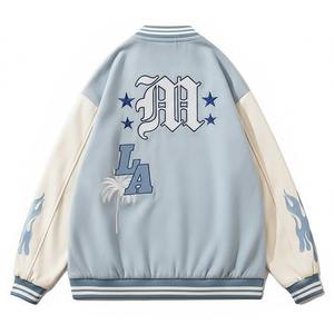 Veste universitaire personnalisée de qualité supérieure, devant droit, alliant confort, durabilité et design moderne pour un look streetwear décontracté et distinctif, unisexe - Product Image 4